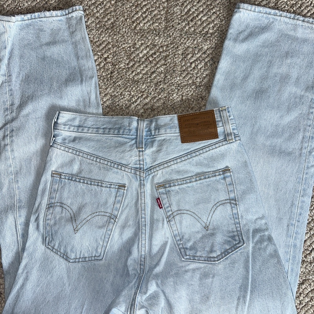 Womens Levi's Ribcage Straight Ankle Jeans 25 Light Wash Distressed Premium EUC - Picture 8 of 8
